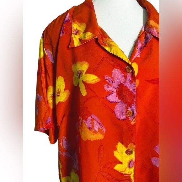 Esmerelda Fashions Vintage Colorful Floral Button Down Short Sleeve Shirt - Picture 3 of 13